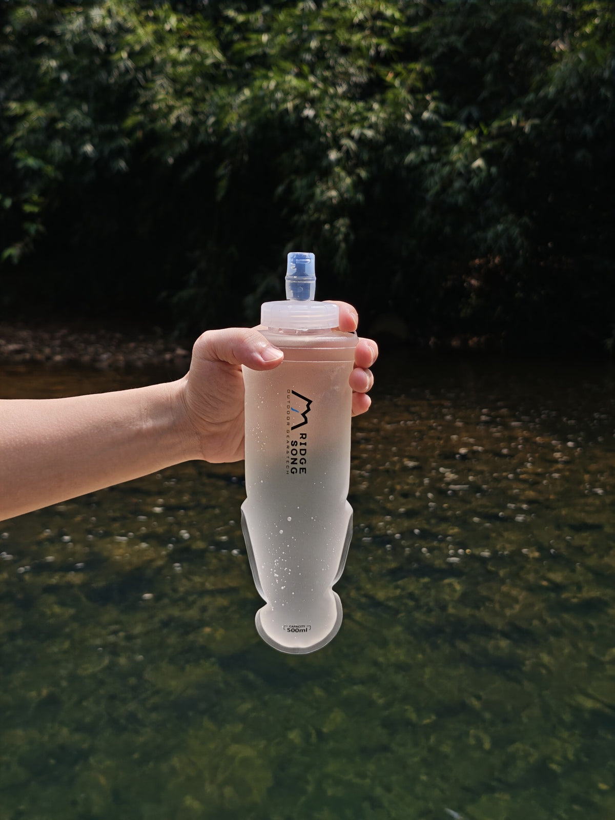 Mist White 500 ml soft flask held in one hand